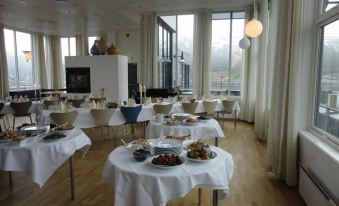 Enter St Elisabeth Hotel - Housity