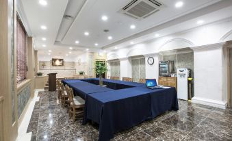 Elin Hotel