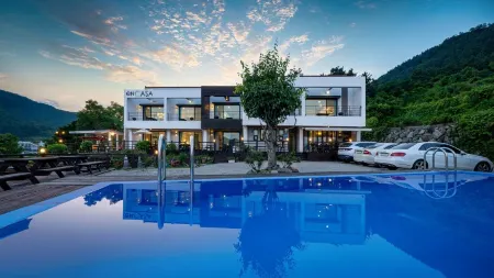 Tongyeong & Casa Pension Отели рядом с достопримечательностью «Skyline Luge Tongyeong»