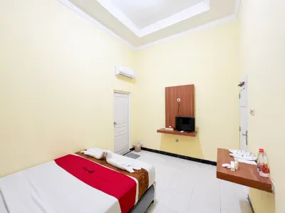 Reddoorz Near Makam Bung Karno Blitar Hotell i Bendogerit
