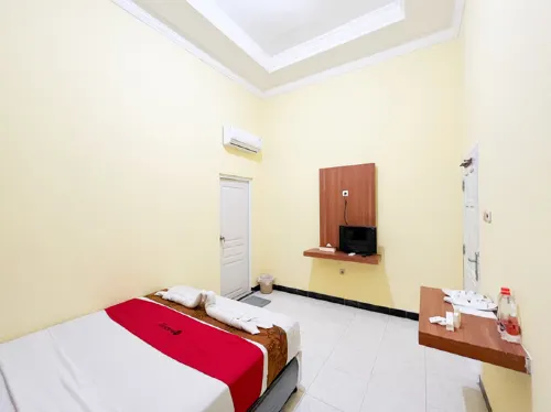 Reddoorz Near Makam Bung Karno Blitar Hotel di Ngancar