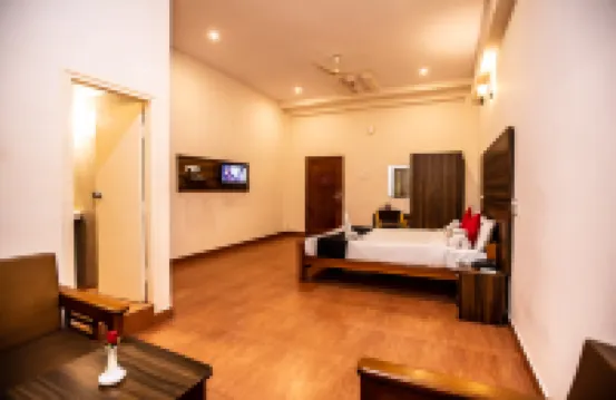 Townhouse J K Golden Embassy