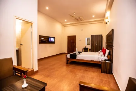 Townhouse J K Golden Embassy