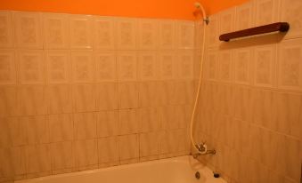 Amahoro Guest House - Double Room with Private Shower Room