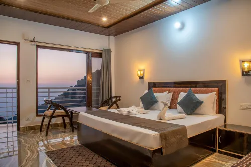 Vansathli I Near Mall Road Kasauli I Open Garden & Rooftop