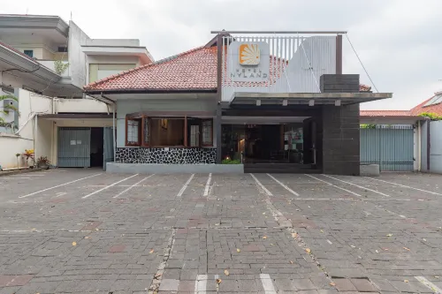 رد دورز بلس آت سيباجانتي ستريت 3 فنادق في Bandung Wetan