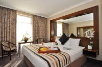 Flannery's Hotel Hotels near Circle of Life Commemorative Garden