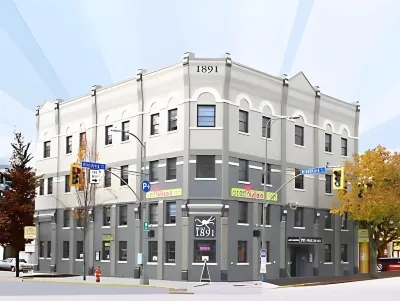 Ocean Island Inn | Backpackers | Suites Hotels in 