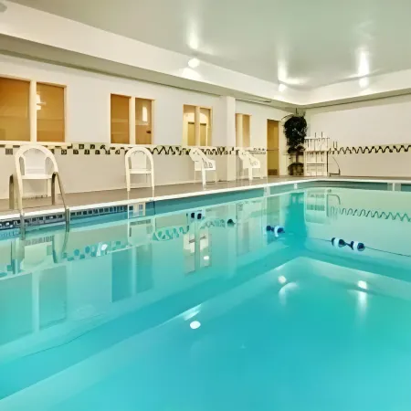 Holiday Inn Express & Suites CLINTON by IHG