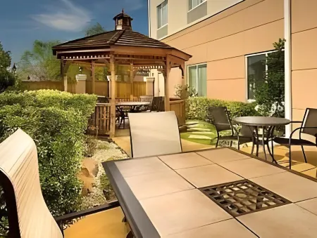 Fairfield Inn & Suites Marshall