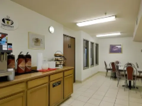 雷丁速8酒店 雷丁酒店