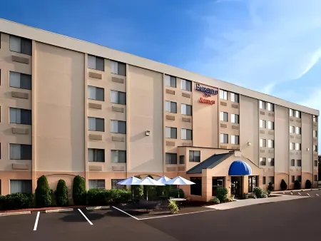 Fairfield Inn Boston Woburn/Burlington Отели рядом с достопримечательностью «Публичная библиотека Вобурн»