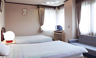 Petit Hotel Shitaka - Housity
