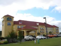 La Quinta Inn & Suites by Wyndham Prattville Hotels in Prattville