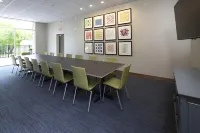 Holiday Inn Express & Suites KALAMAZOO WEST by IHG - Wifi
