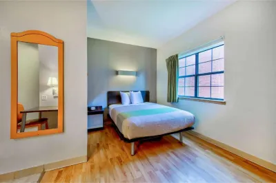 OYO Townhouse Beaumont Medical Center Area