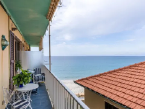 Pieds Dans l'Eau 2 Hotels in Riva Ligure