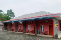 Hana Losmen RedPartner Hotell i Pasauran