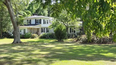 The White House on Freedom Way