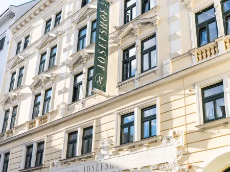 Hotel Josefshof am Rathaus Отели рядом с достопримечательностью «Циркусвизе Альтерлаа»