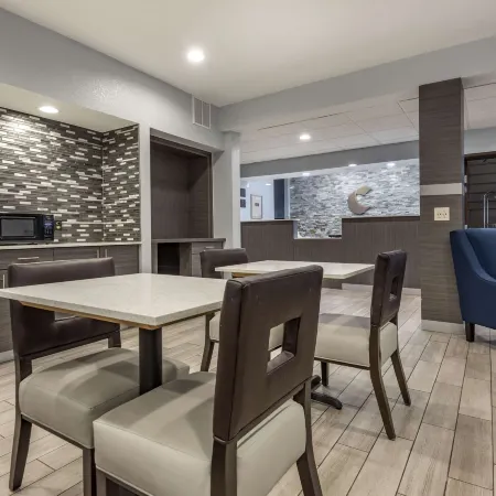 Comfort Inn & Suites Liverpool - Syracuse Hotel di Clay