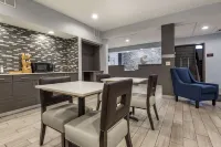 Comfort Inn & Suites Liverpool - Syracuse Hotels in Clay