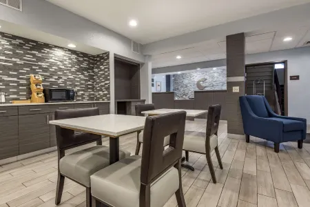 Comfort Inn & Suites Liverpool - Syracuse