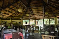 Mango Tree Lodge Отели в г. Тикапур