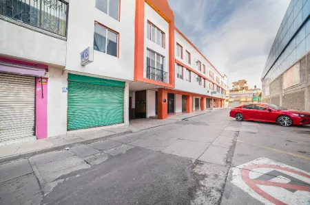 Capital O Hotel Casa Blanca