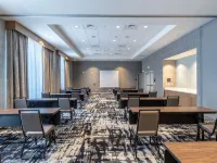 Hampton Inn & Suites Raleigh Midtown (แฮมป์ตัน อินน์ แอนด์ สวีทส์ ราลี มิดทาวน์) โรงแรมใกล้ลาสซิเตอร์ มิลล์