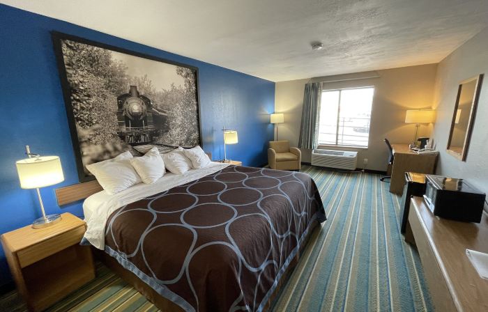 Super 8 by Wyndham Beaver DAM