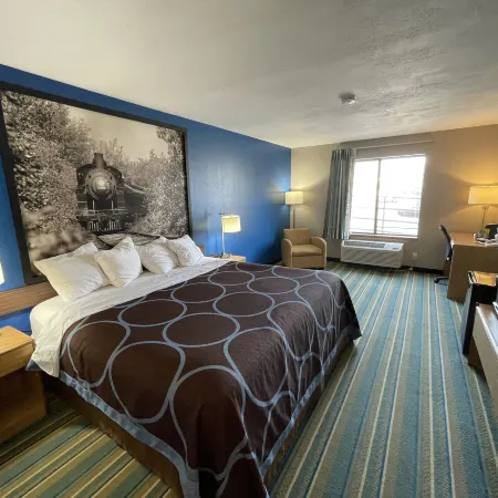 Super 8 by Wyndham Beaver DAM