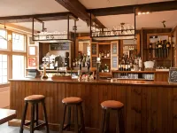 Cromwell Lodge Hotel by Greene King Inns - ที่มีบาร์
