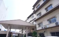 Sri Chumphon Hotel Hotel dekat Wat Don Muang