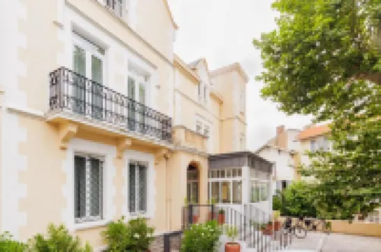 Alfred Hotels les Halles Hotels near All. Port des Pêcheurs