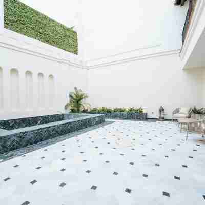 Luxurious Apartment with Patio and Pool Fitness & Recreational Facilities