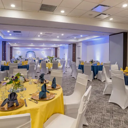 Sheraton Suites Old Town Alexandria Отели рядом с достопримечательностью «Набережная Старого города»