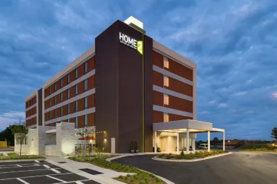 Home2 Suites by Hilton Charlotte Airport فنادق في Belmont
