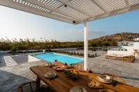 Villa Kaya, Plaka