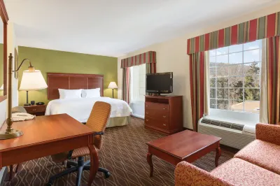 Hampton Inn & Suites Greenfield Hotels in Northfield