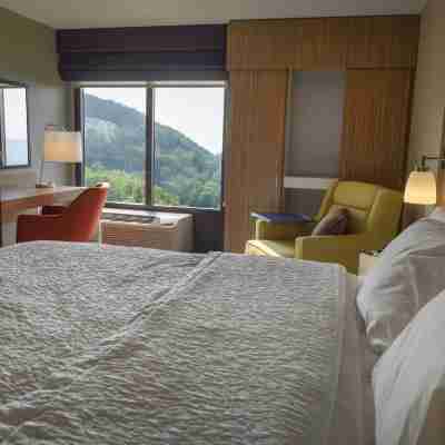 Hampton Inn Hazleton Rooms