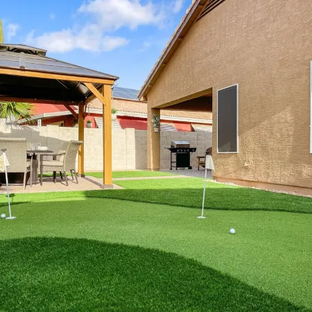 Saddle In & Kick Back: Old West Charmer w/King Bed and Putting Green