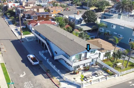 Beachside condo #B with 2bd /2 bath