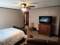 Cozy upstairs bungalow