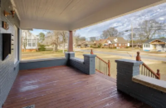 Charming 4-bedroom 3bath house in terrific Florence with WiFi, AC