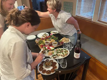 Luxury 6Br/5FB Wellness Retreat w/ Steam & Infrared Saunas Near Lake Bde Maka ka Отели рядом с достопримечательностью «Park Nicollet Eye Care and Optical Store St. Louis Park»