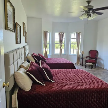 Great views and walking distance to the boat ramp at Lake Seminole!!