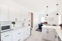 Newly remodeled luxury cottage in Belmont, NC Walk to Kevin Loftin Park - 4-Star