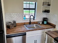 Beautiful Modern Farmhouse Studio Cottage! Hotels in Electra
