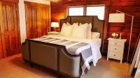 Cozy Mountain Top Log Cabin In Hocking Hills! Pet- Friendly!